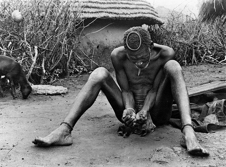 divinatore africano